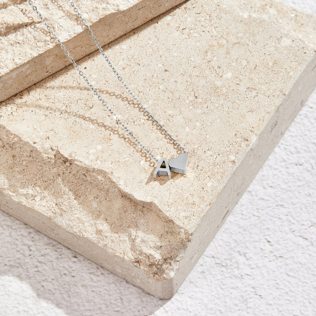 YAHNA | BREV INITIAL SILVER HÄNGSmycke
